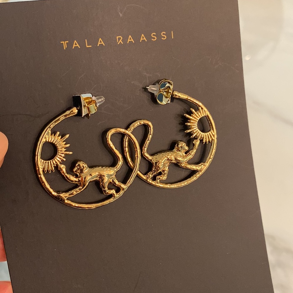 Beautiful Hoops 💛🖤💛 - Picture 2 of 5